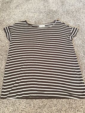 Maurices dark grey white striped short sleeve capped shirt sz small ladies women